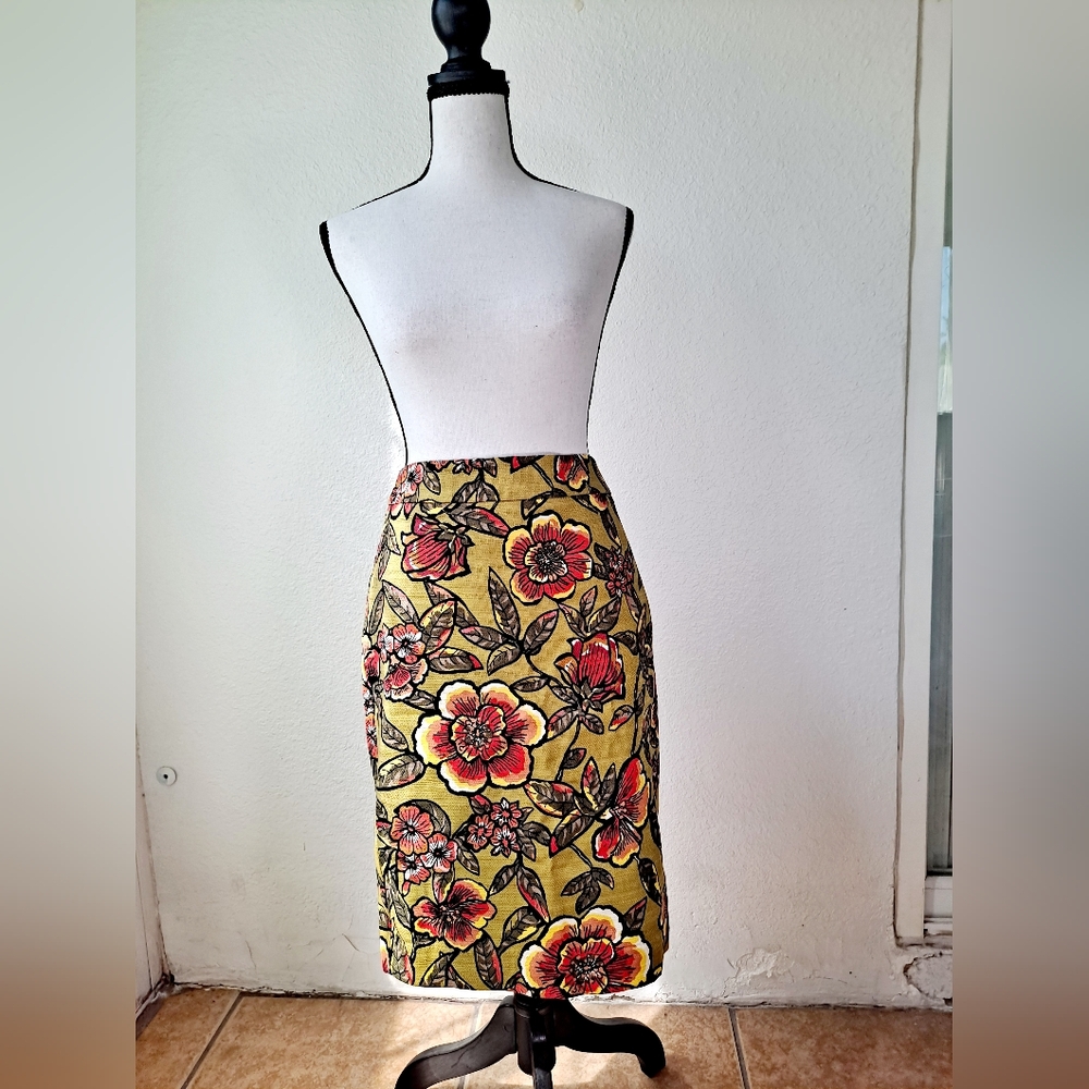 LOFT Women’s Olive Floral Jacquard Pencil Skirt. Size  8.